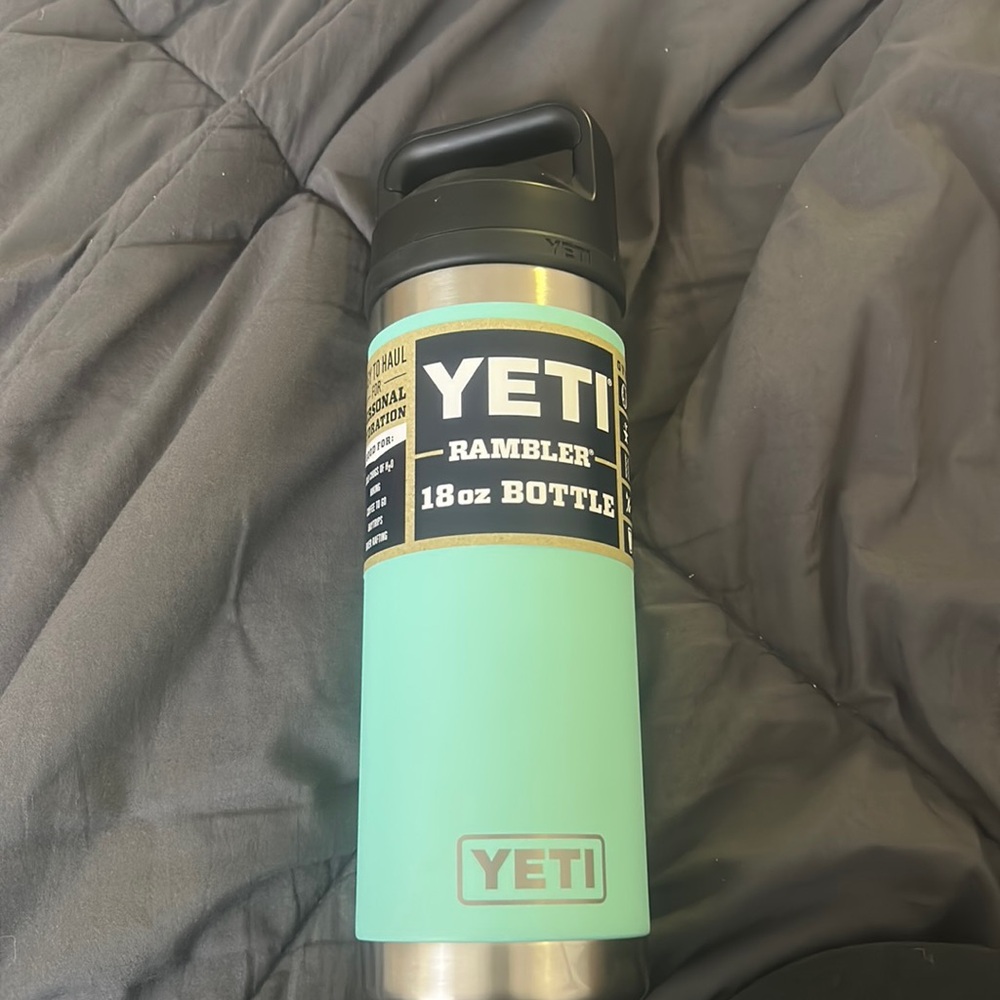 YETI TUMBLER 18 OUNCE BRAND NEW NEVER USED